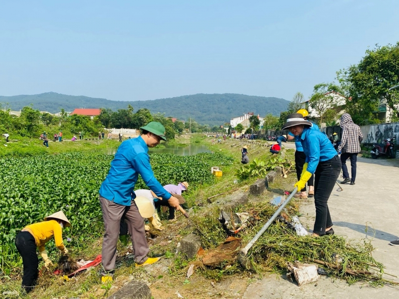 Hồng Lĩnh: gần 500 đoàn viên công đoàn ra quân vệ sinh môi trường  chỉnh trang đô thị
